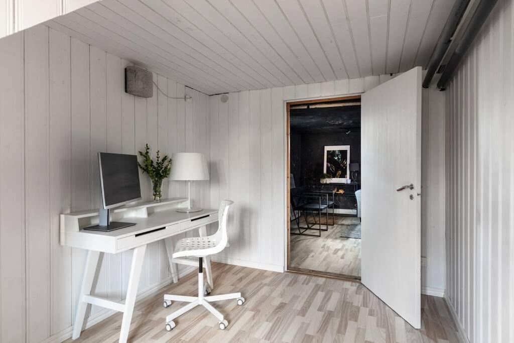 Amazing Family Home In Stockholm Buitenkant foto