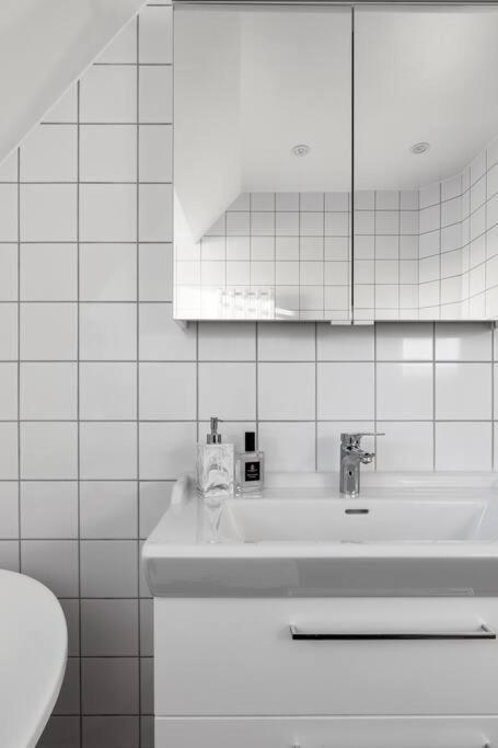 Amazing Family Home In Stockholm Buitenkant foto