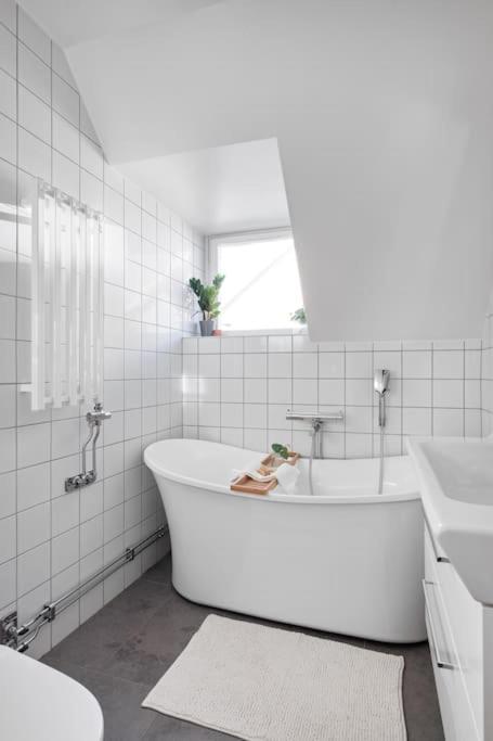 Amazing Family Home In Stockholm Buitenkant foto