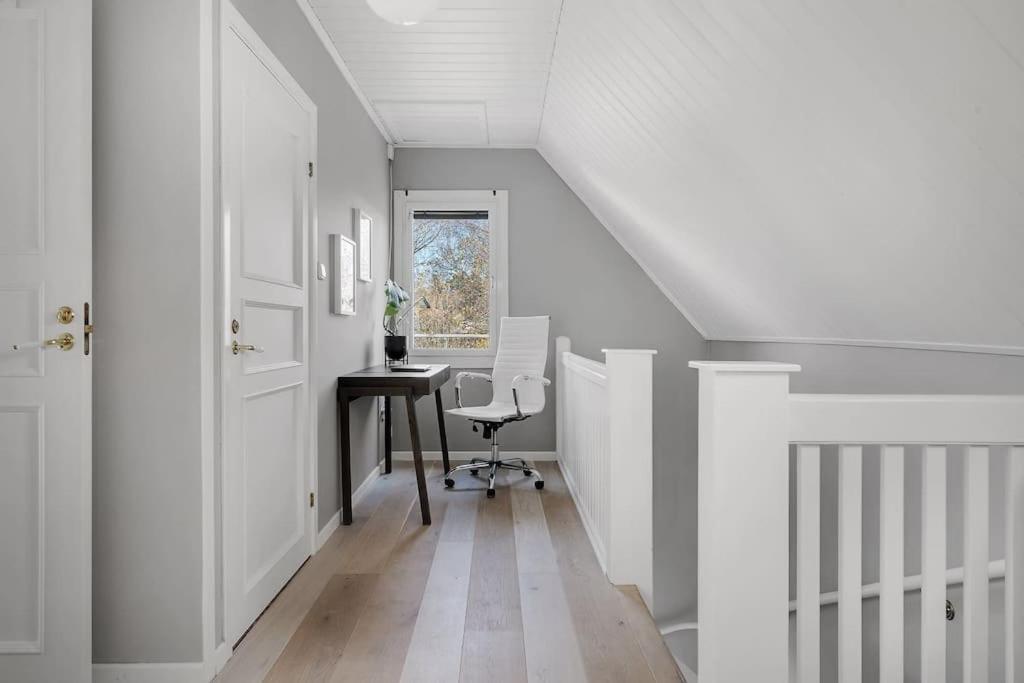 Amazing Family Home In Stockholm Buitenkant foto